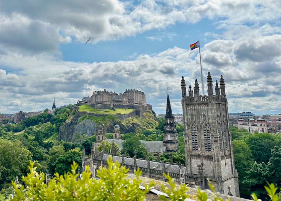 Edinburgh Old Town and legal district skyline - Psychology expert services
